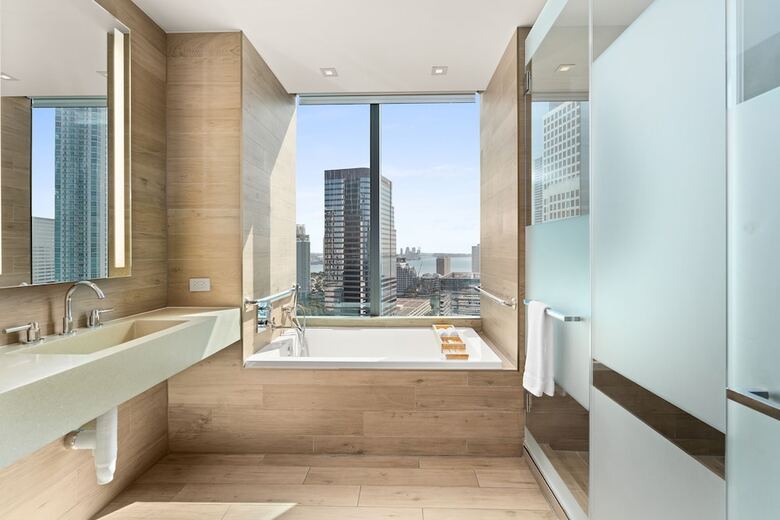 Hotel East Miami Residences