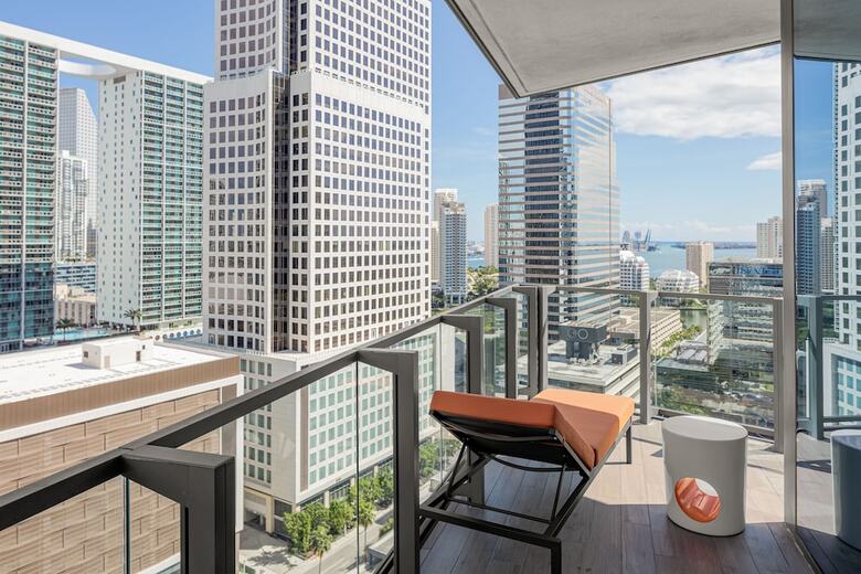 Hotel East Miami Residences