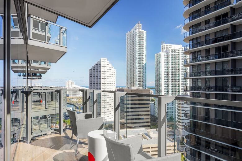 Hotel East Miami Residences