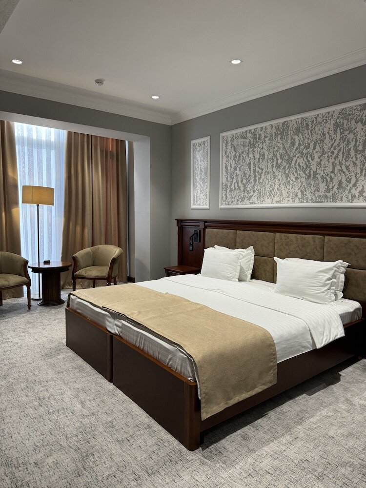Hotel Mir Luxe Plaza