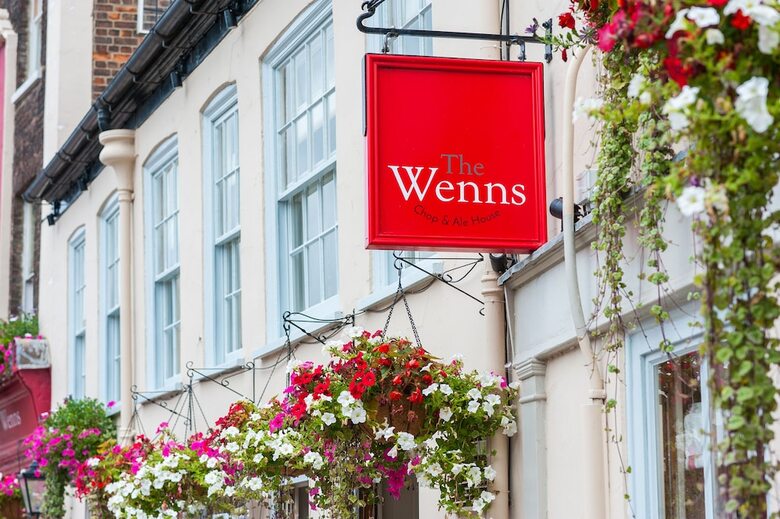 Posada The Wenns Chop & Ale House