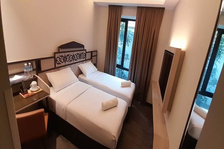 Lion Peak Hotel Hamilton