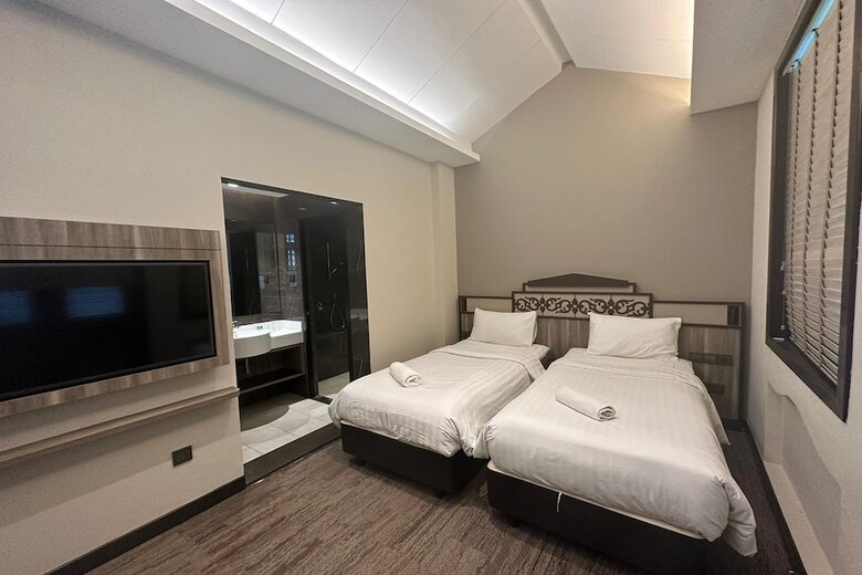 Lion Peak Hotel Hamilton