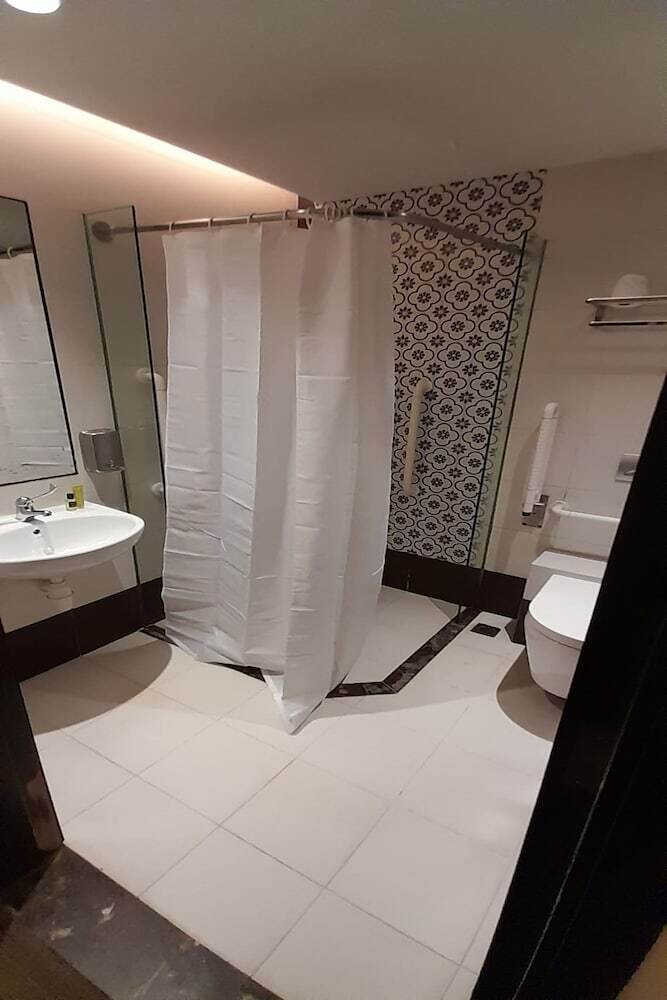 Lion Peak Hotel Hamilton