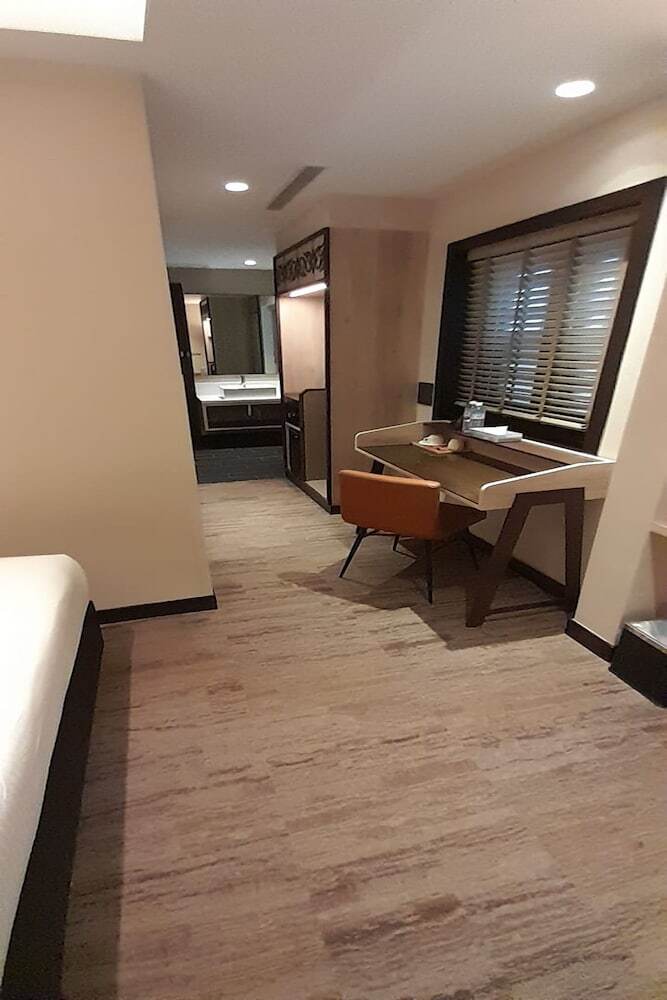 Lion Peak Hotel Hamilton