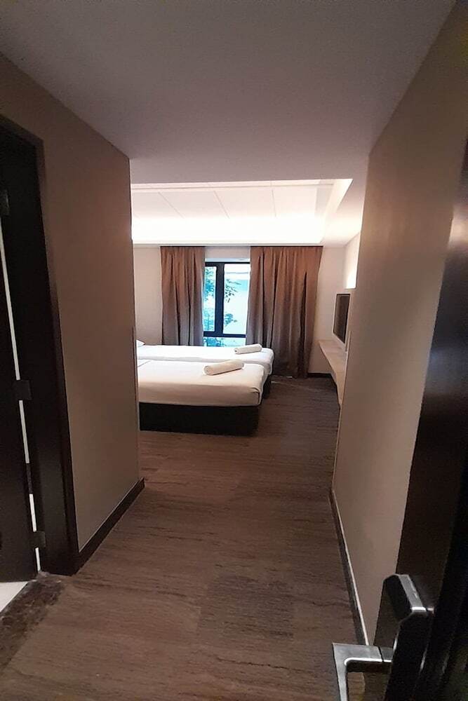 Lion Peak Hotel Hamilton