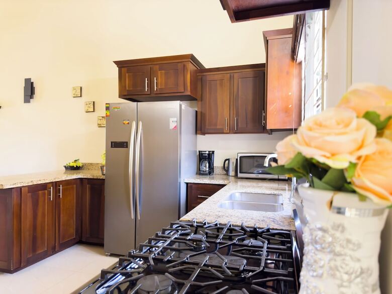 Jhadano Villa 3br Pool Shuttle 3 Mins To Beach