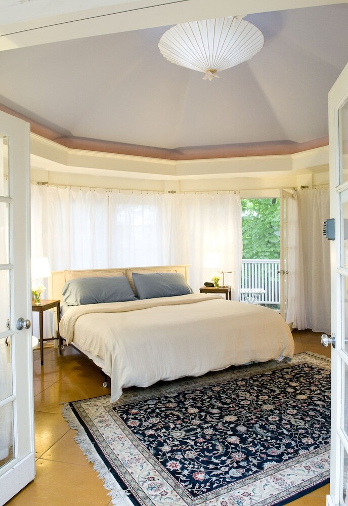 Bed & Breakfast Inn On Columbia