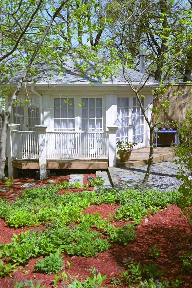 Bed & Breakfast Inn On Columbia