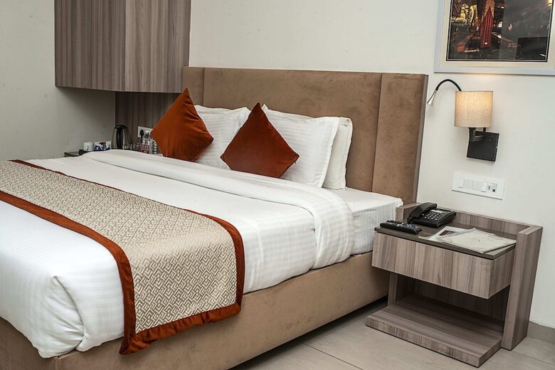 Hotel The Royal Vista