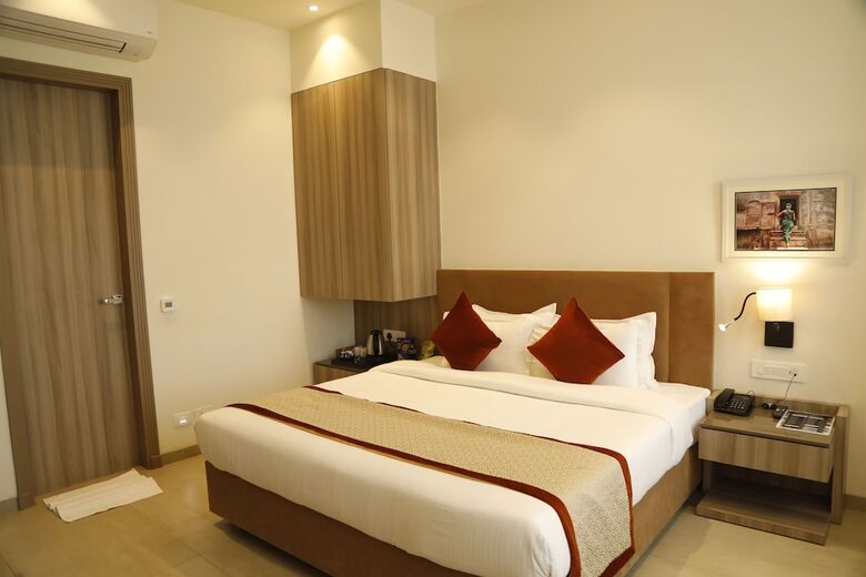 Hotel The Royal Vista