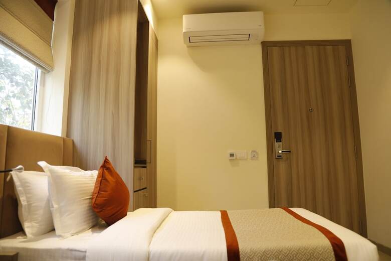 Hotel The Royal Vista