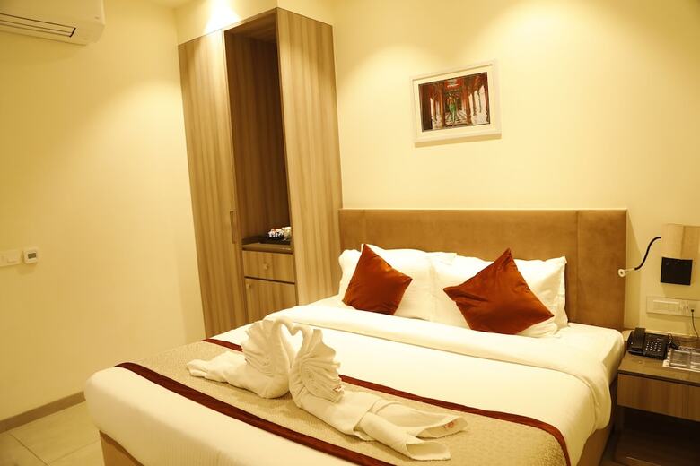 Hotel The Royal Vista