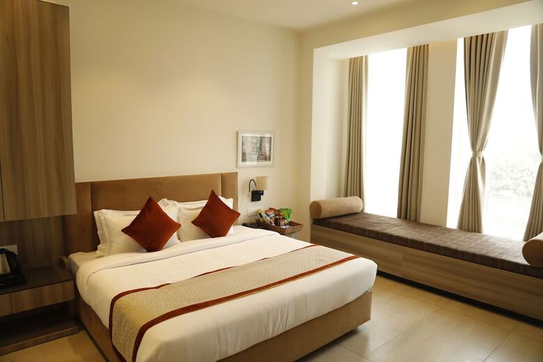 Hotel The Royal Vista