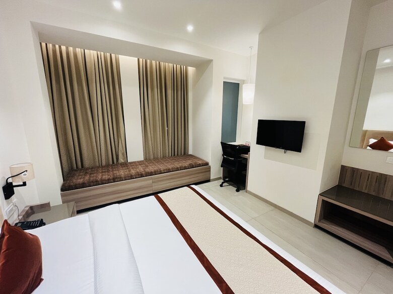 Hotel The Royal Vista