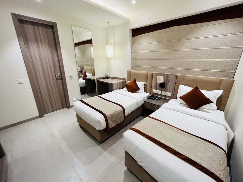Hotel The Royal Vista