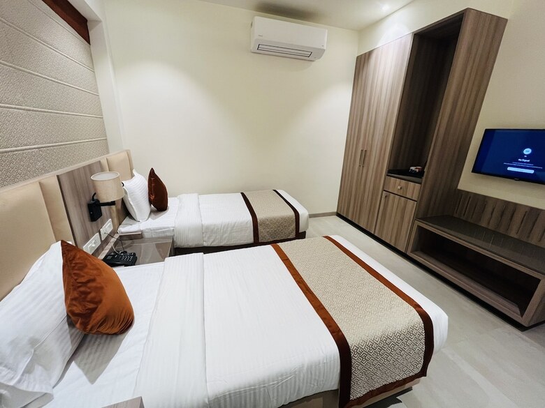 Hotel The Royal Vista