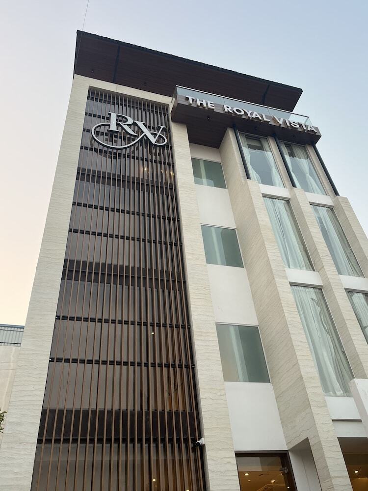 Hotel The Royal Vista