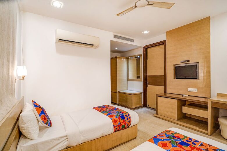 Hotel Fabexpress Vasundhara Suits