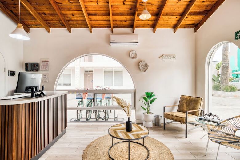 Aparthotel Beach House By Uliv