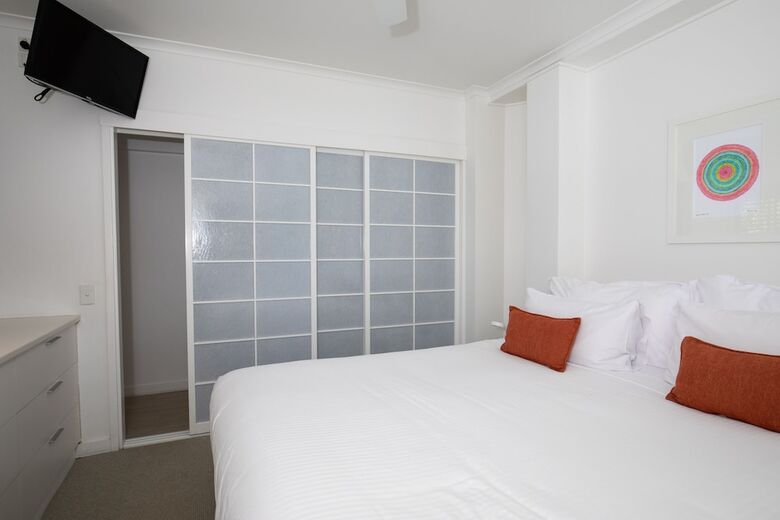 Aparthotel 71 Hastings Street - Beachfront