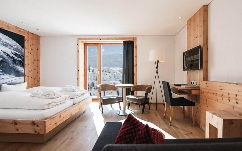 Mondschein Hotel And Chalet