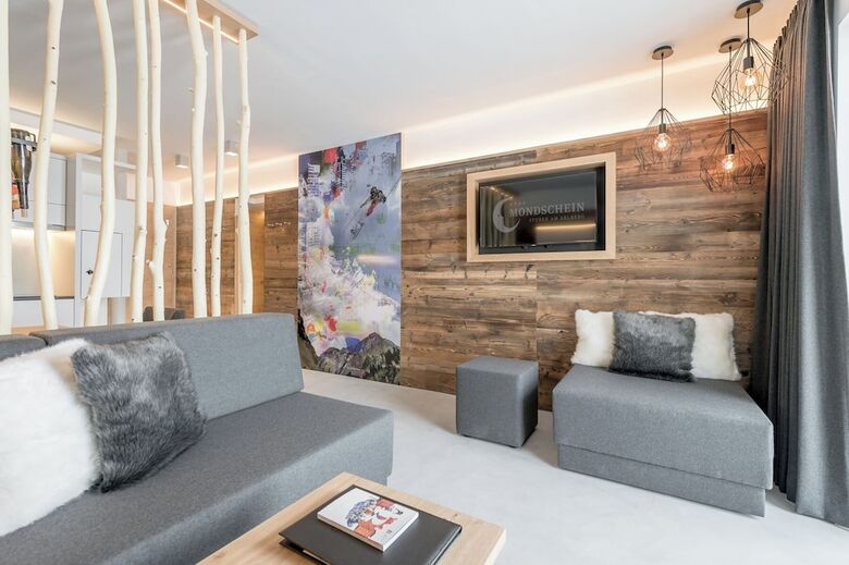 Mondschein Hotel And Chalet
