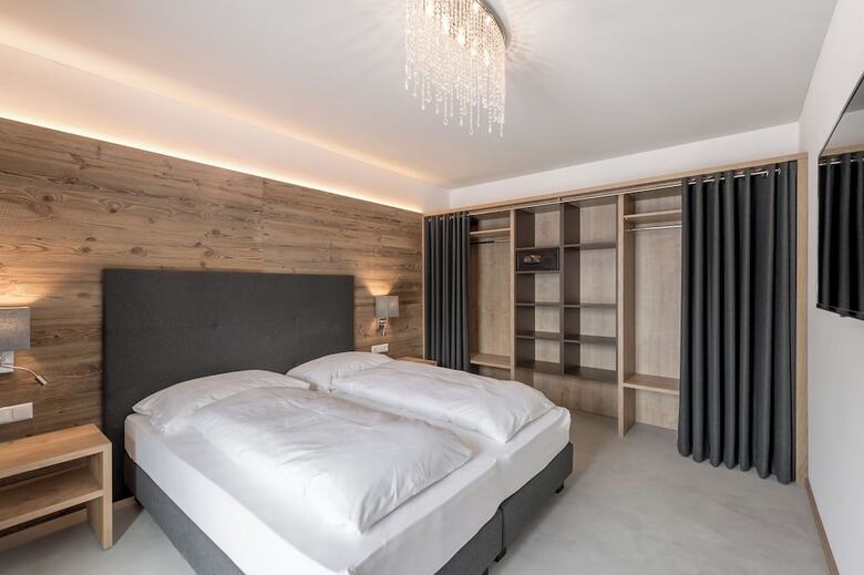 Mondschein Hotel And Chalet
