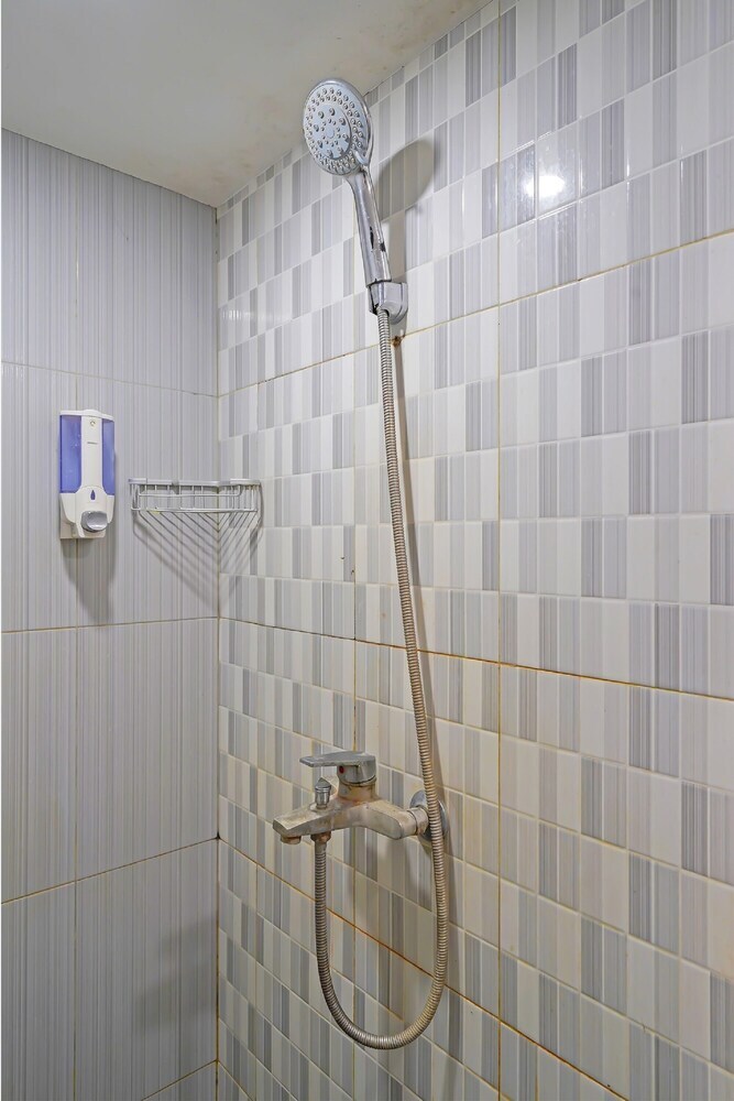 Hotel Oyo Life 92649 Jarrdin Apartment By Glory
