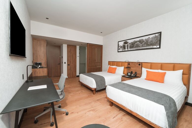 Hotel Galeria Plaza Leon