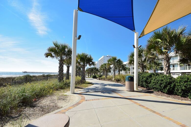 Hotel Holiday Sands North On The Boardwalk