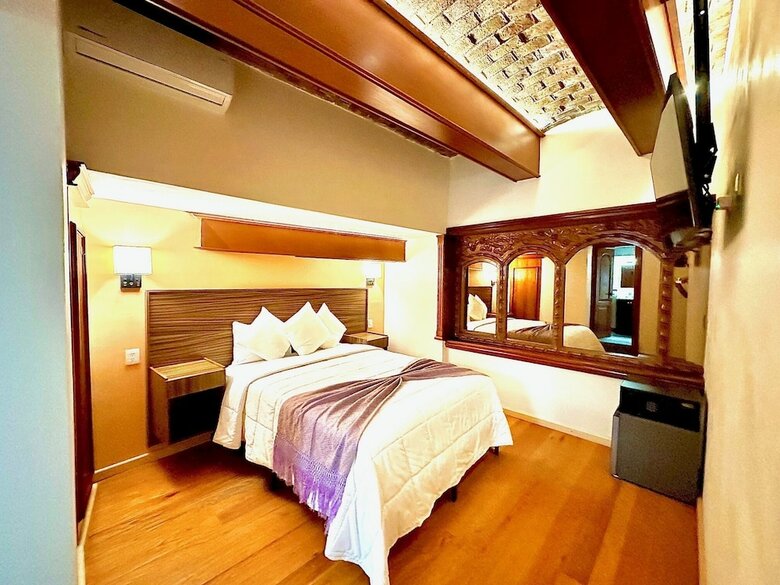 Hotel Suites Del Jardin Principal
