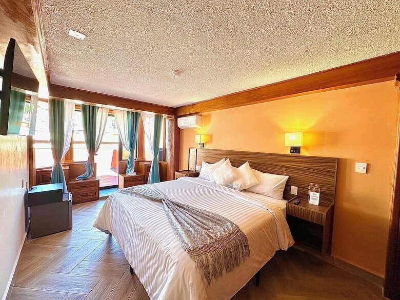 Hotel Suites Del Jardin Principal