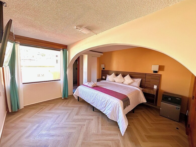 Hotel Suites Del Jardin Principal