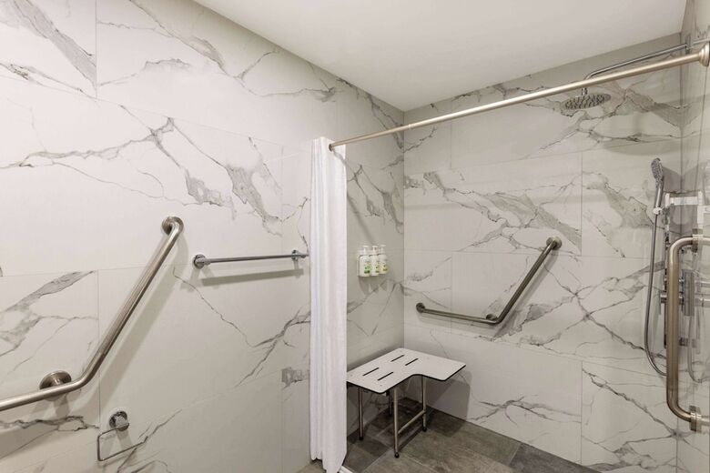 Hotel Baymont By Wyndham West Edmonton