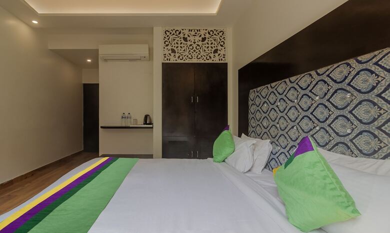 Hotel Treebo The Royal Taj