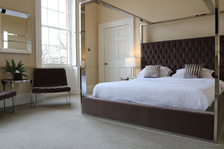 Hotel Winstanley House
