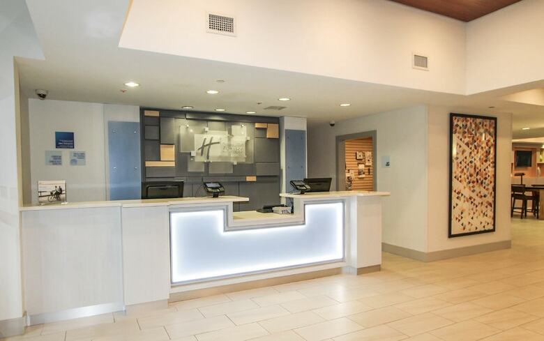 Holiday Inn Express Hotel & Suites Charleston - North