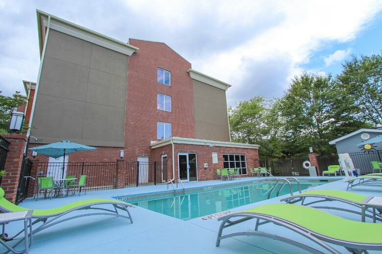 Holiday Inn Express Hotel & Suites Charleston - North