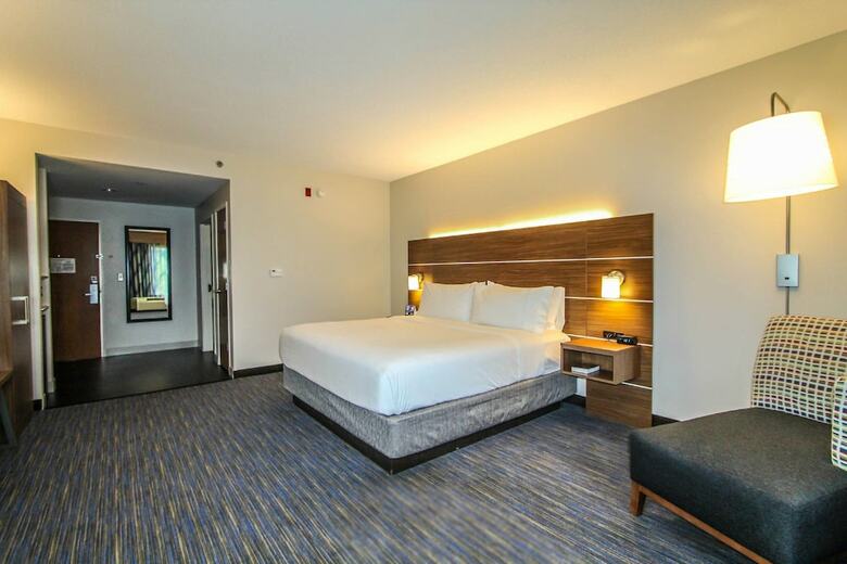 Holiday Inn Express Hotel & Suites Charleston - North