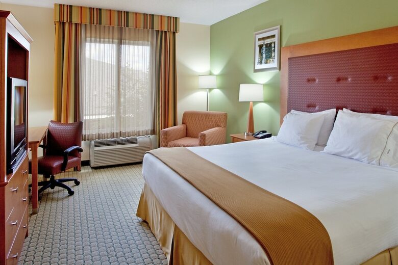 Holiday Inn Express Hotel & Suites Charleston - North