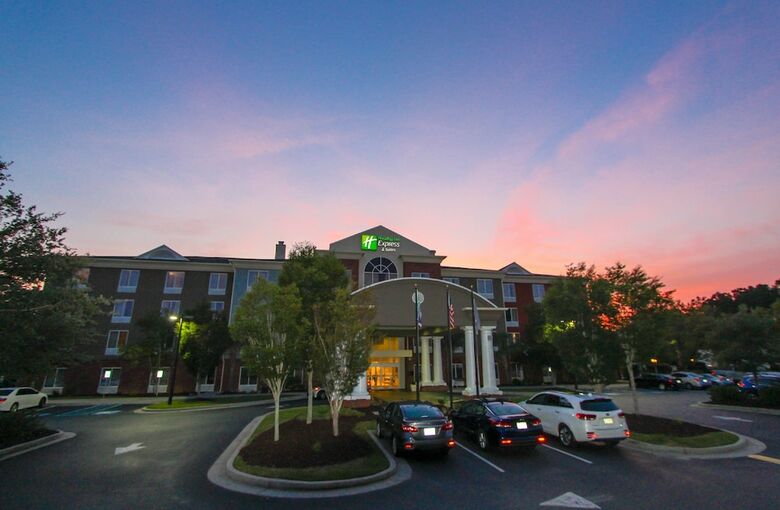 Holiday Inn Express Hotel & Suites Charleston - North