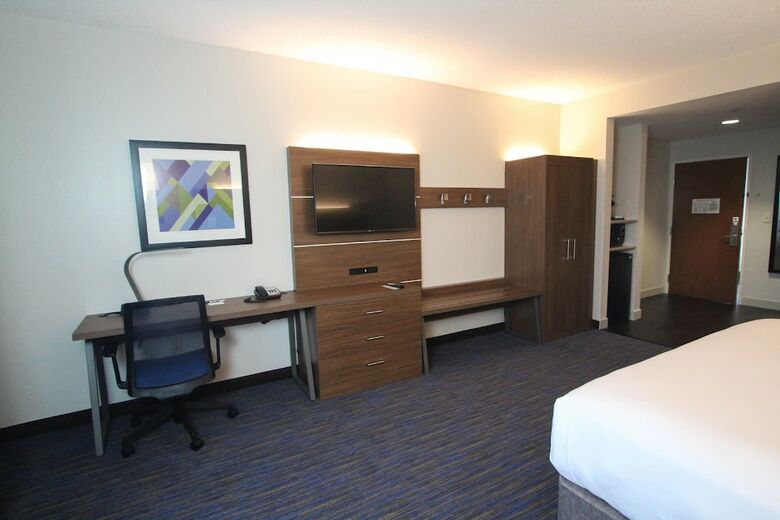 Holiday Inn Express Hotel & Suites Charleston - North