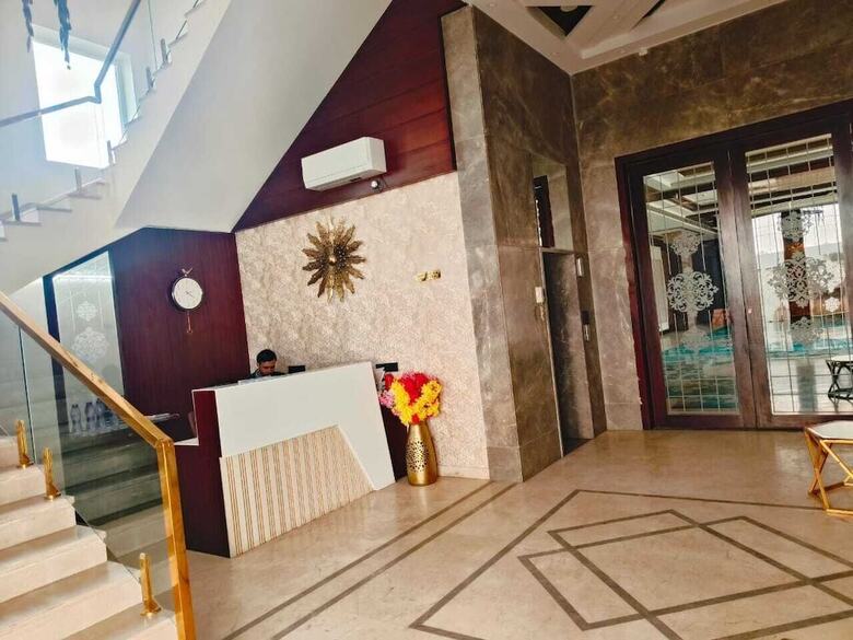Four Leaf Hotel Akosha