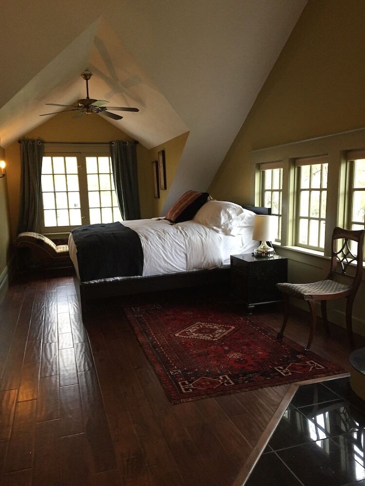 Bed & Breakfast Judson Heath Colonial Inn