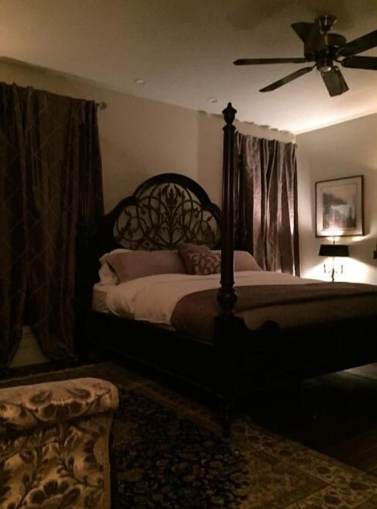 Bed & Breakfast Judson Heath Colonial Inn