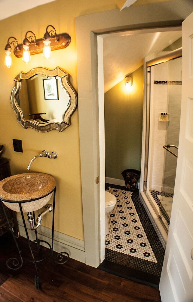 Bed & Breakfast Judson Heath Colonial Inn