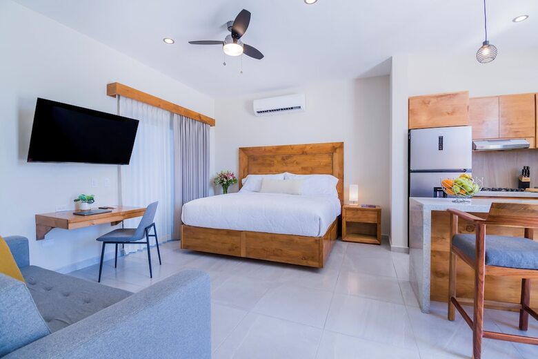 Hotel Josefa Suites