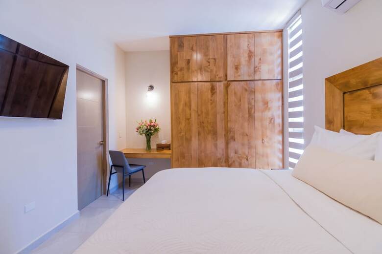 Hotel Josefa Suites