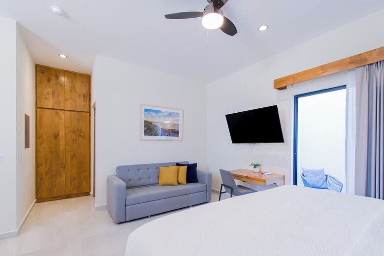 Hotel Josefa Suites